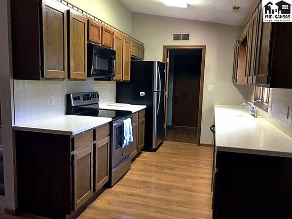 3rd image of 702 Idlewild Dr