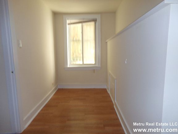 4th image of 6916 N Lakewood Ave #104