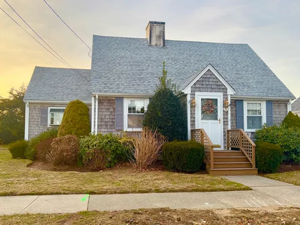 11 Tisbury St, New Bedford, MA 02745