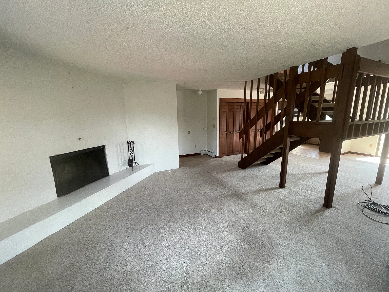 3 bed, 1100 sqft, $2,995 — Photo 2