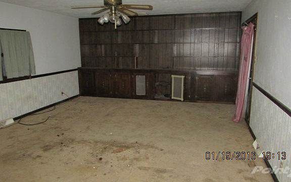 2nd image of 414 Redwood Dr
