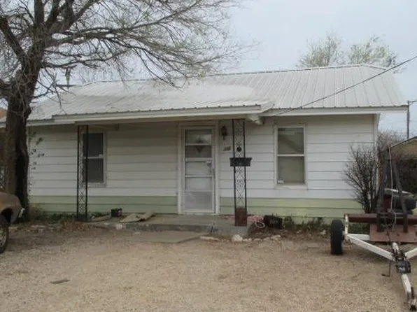 355 E Panhandle St, Slaton, TX 79364