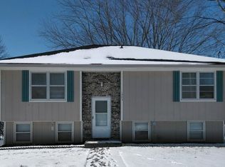 1085 S Highland Ct, Marshall, MO 65340
