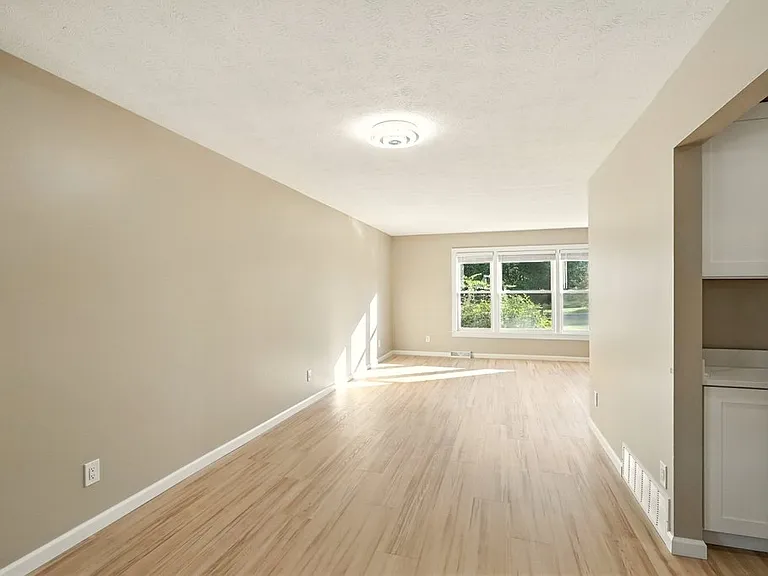 2380 Croydon Rd — Photo 16