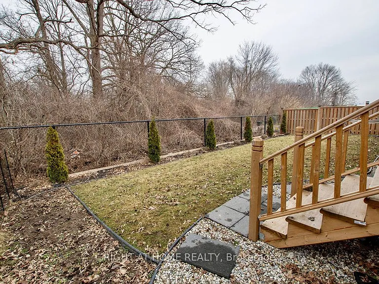 1345 Dyer Cres — Photo 26