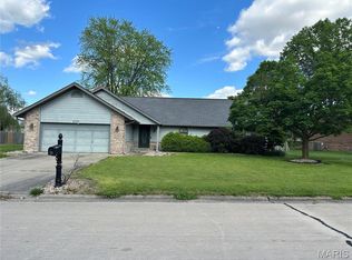 908 Fox Glenn Ln, Belleville, IL