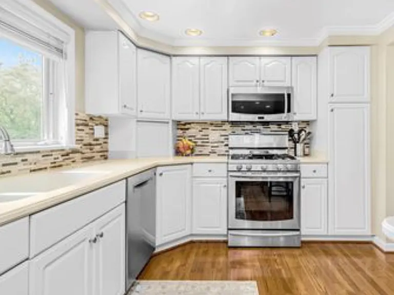2504 Giant Oaks Dr — Photo 5