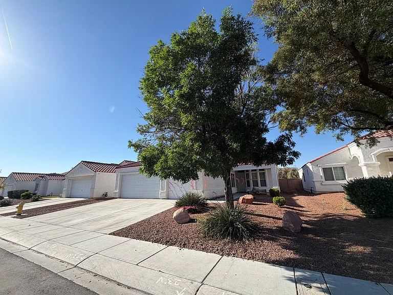 2139 Meadow Green Ave — Photo 3