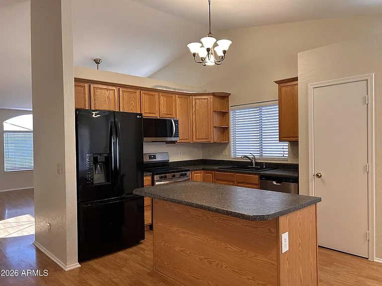 2346 E Devon Ct — Photo 4