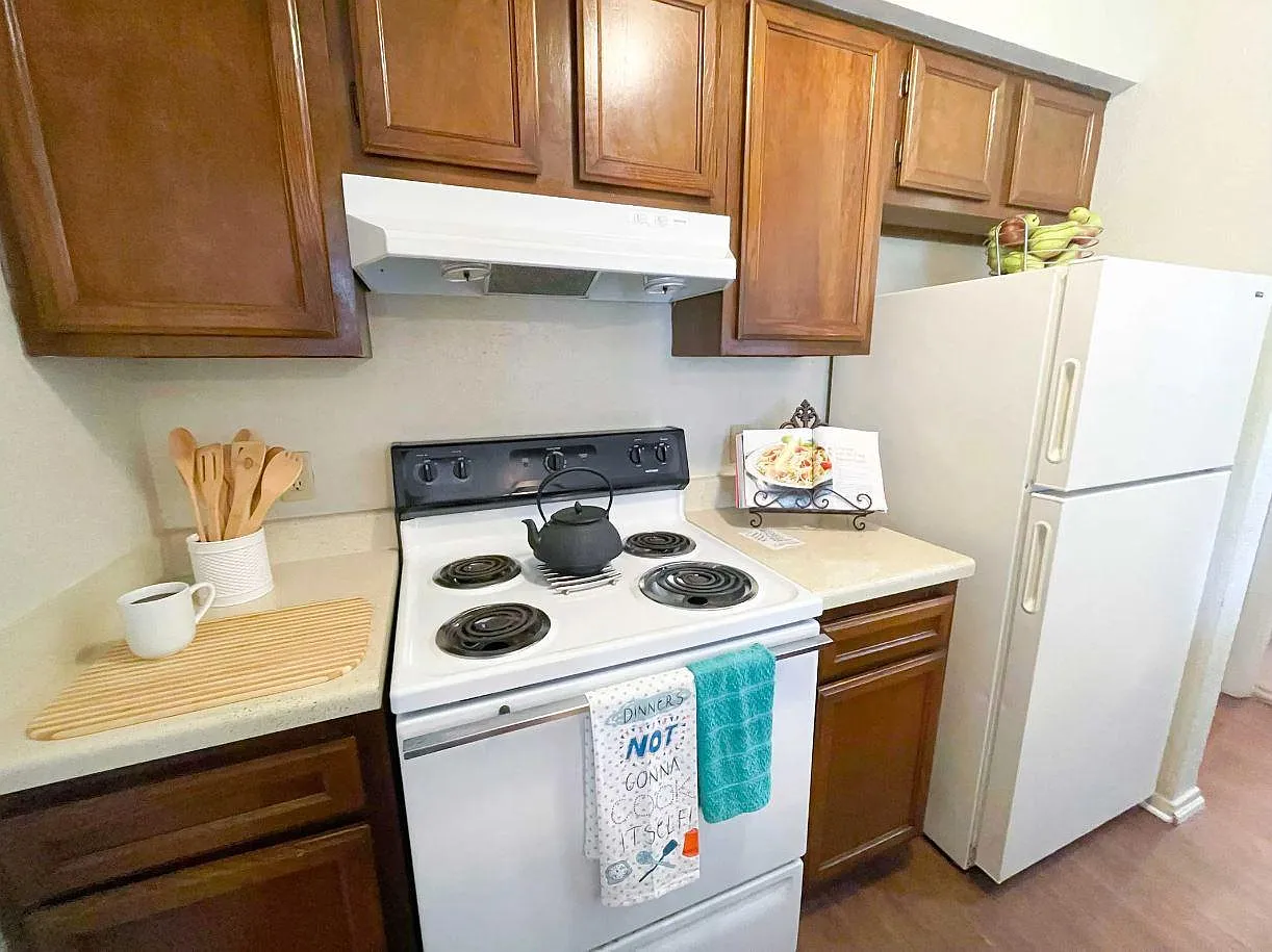 Seasons Apartments — Photo 1