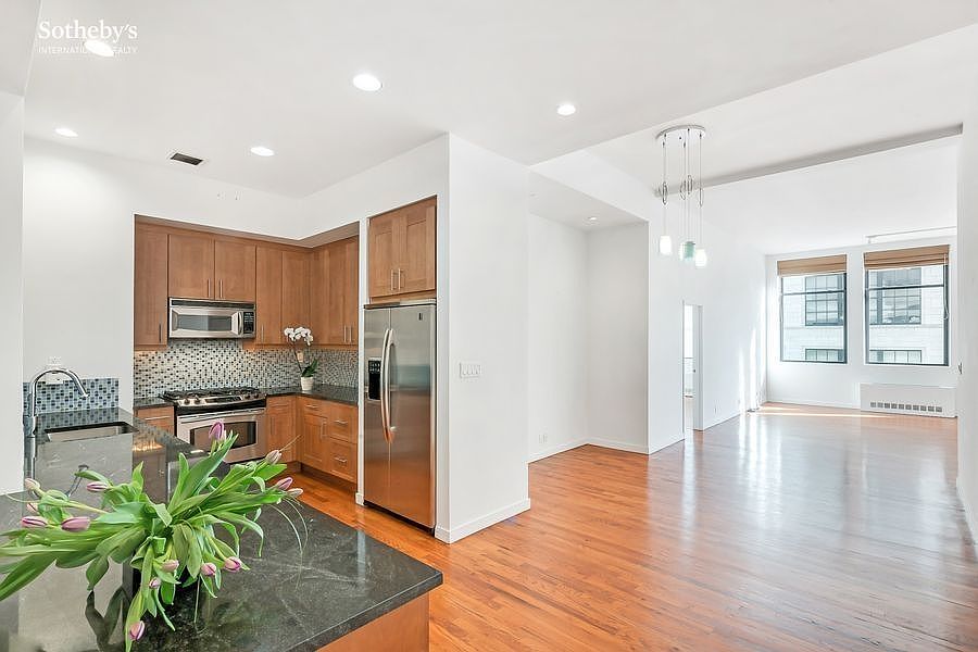 1st image of 115 4th Ave APT 6E