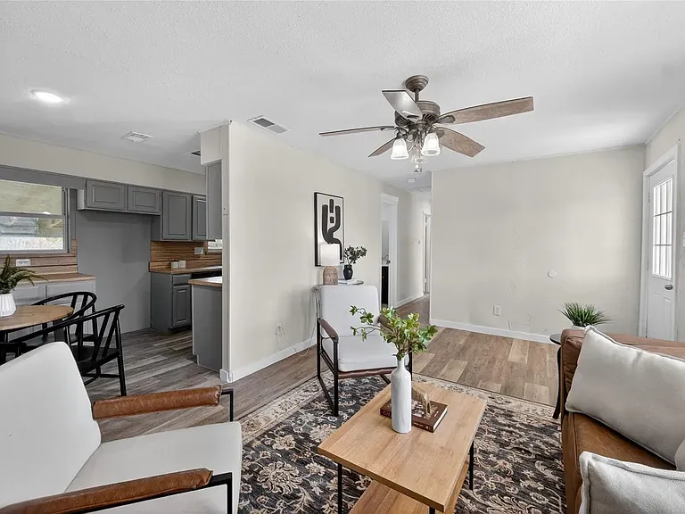 2020 Midlake Ln — Photo 4