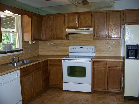 4th image of 167 Marlin Blvd