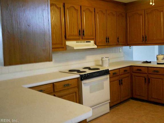 5th image of 933 W Goodview Dr