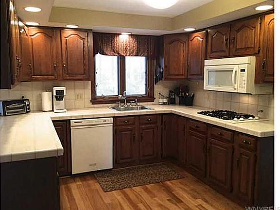 4th image of 216 Bramble Ct