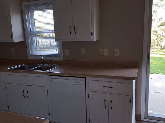 5th image of 8008 Erie Ave