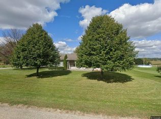 884 Skyline Dr, Freeport, IL 61032