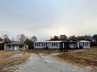 12172 E Oxbow Rd, Nevada, MO 64772