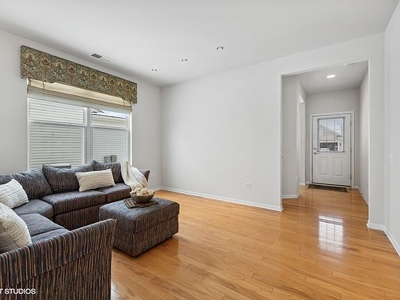 5th image of 3246 Hutchinson Ln