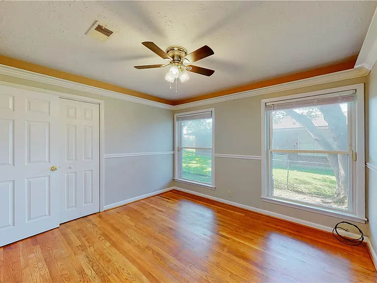 2104 Elmwood Dr — Photo 18