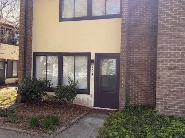 113 Bonner Ave APT 104, Morehead City, NC 28557