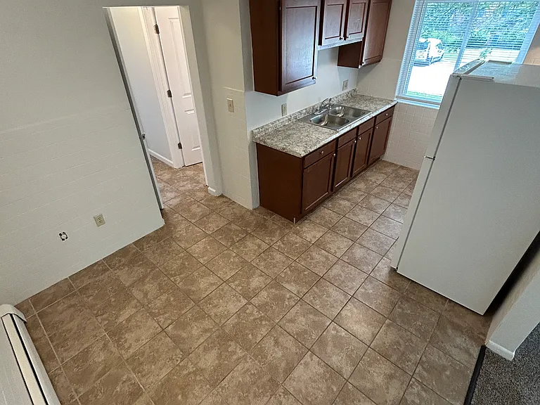 848 Youngs Ln #4 — Photo 6