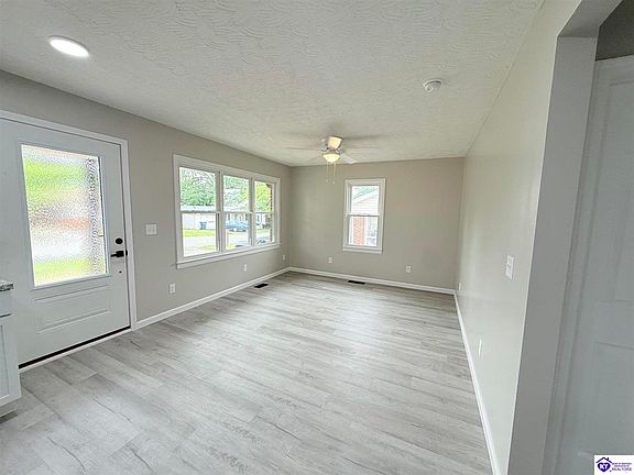 5th image of 209 Russell Ave