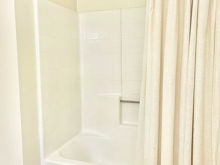 14700 Voltaire Dr — Photo 18