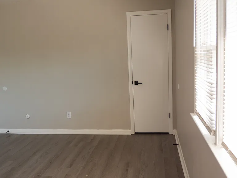 1250 Little Bay Ave #5 — Photo 4