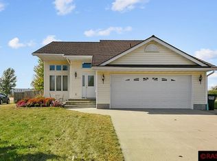 509 W Nathan St, Lake Crystal, MN 56055