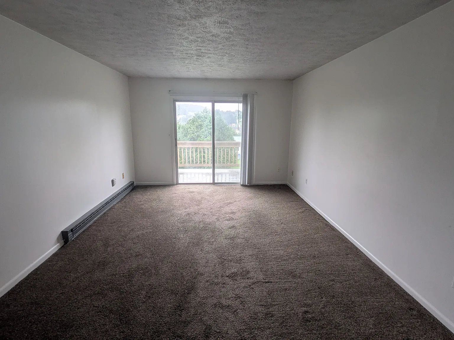 2 bed, 900 sqft, $1,050 — Photo 2