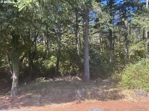 7th St, Florence, OR 97439