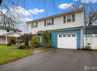 12 Kester Dr, Edison, NJ 08817
