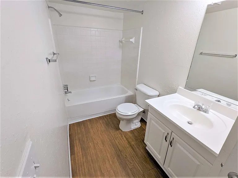 Windsor Place Apartments — Photo 75