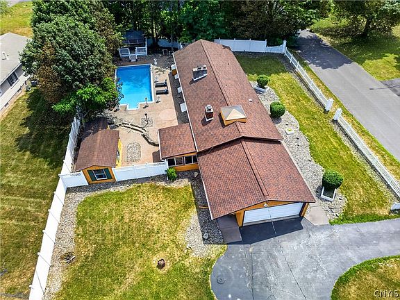 3rd image of 101 Andrews Rd