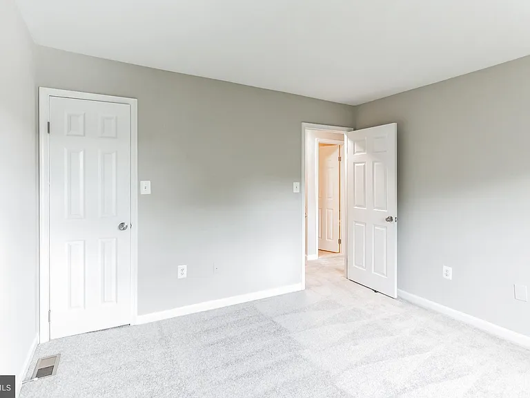 5335 Lake Cove Ct — Photo 20