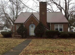 40 W Wayne St, Laketon, IN 46943