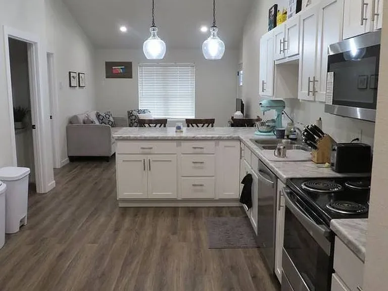 420 Franklin St — Photo 3
