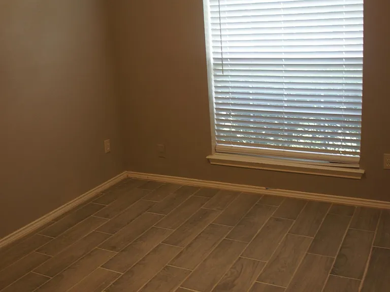1839 Hillwood Dr — Photo 17