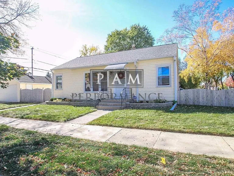 4795 N Idlewild Ave — Photo 1