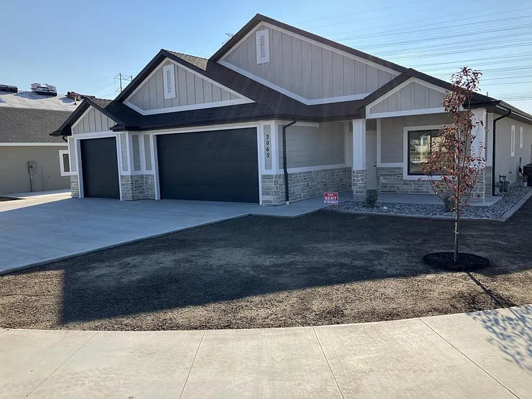 2065 S 3125 W — Photo 24
