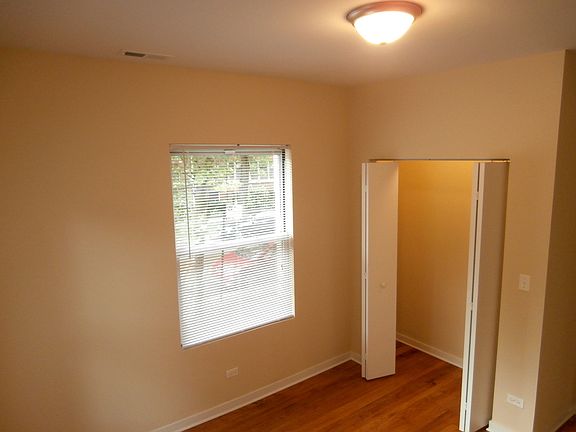 3rd image of 6971 N Greenview Ave APT 3N