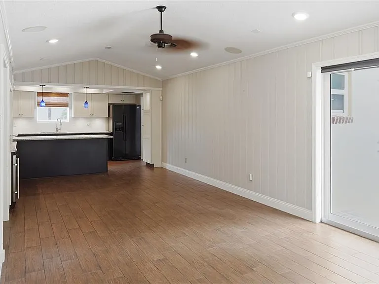 1228 Spring Lake Dr — Photo 8