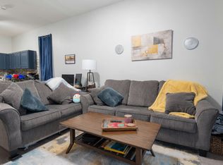1337 W Huron St APT 1R, Chicago, IL 60642