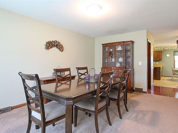 5th image of 702 W Peregrine Dr