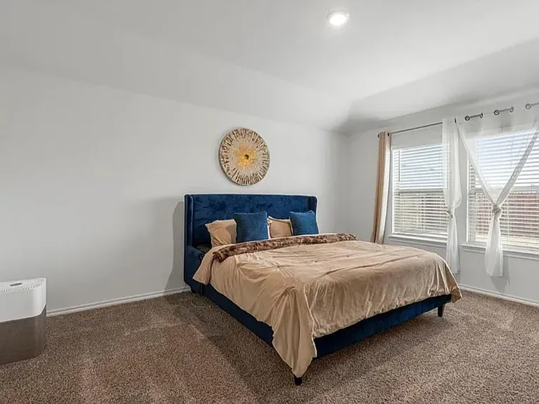 1304 Lowhill Dr — Photo 6