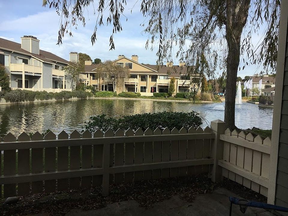1st image of 103 Shoreline Ct