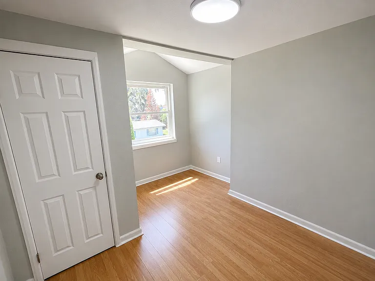 837 Lafayette Ln — Photo 14