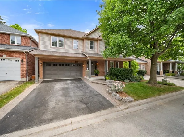 2051 Oak Grove Pl, Burlington, ON L7L 6M7