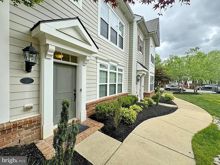 31 Steeplechase Dr — Photo 2